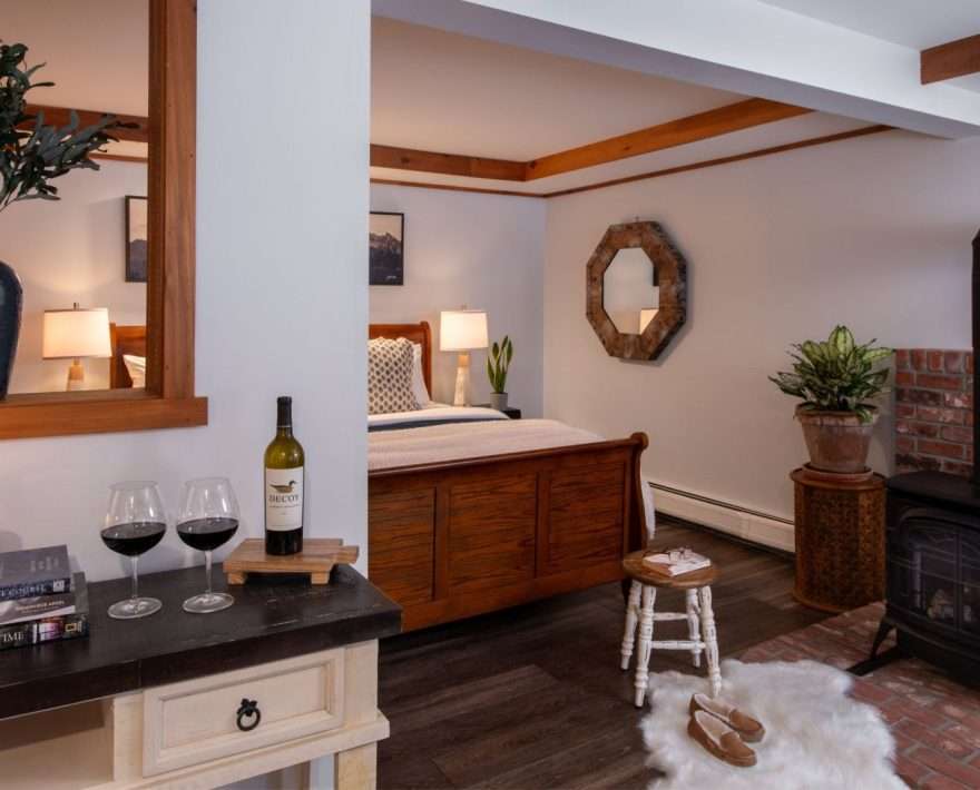 Standard Honeymoon – 1 King Suite at Tucker Hill Lodge in Vermont